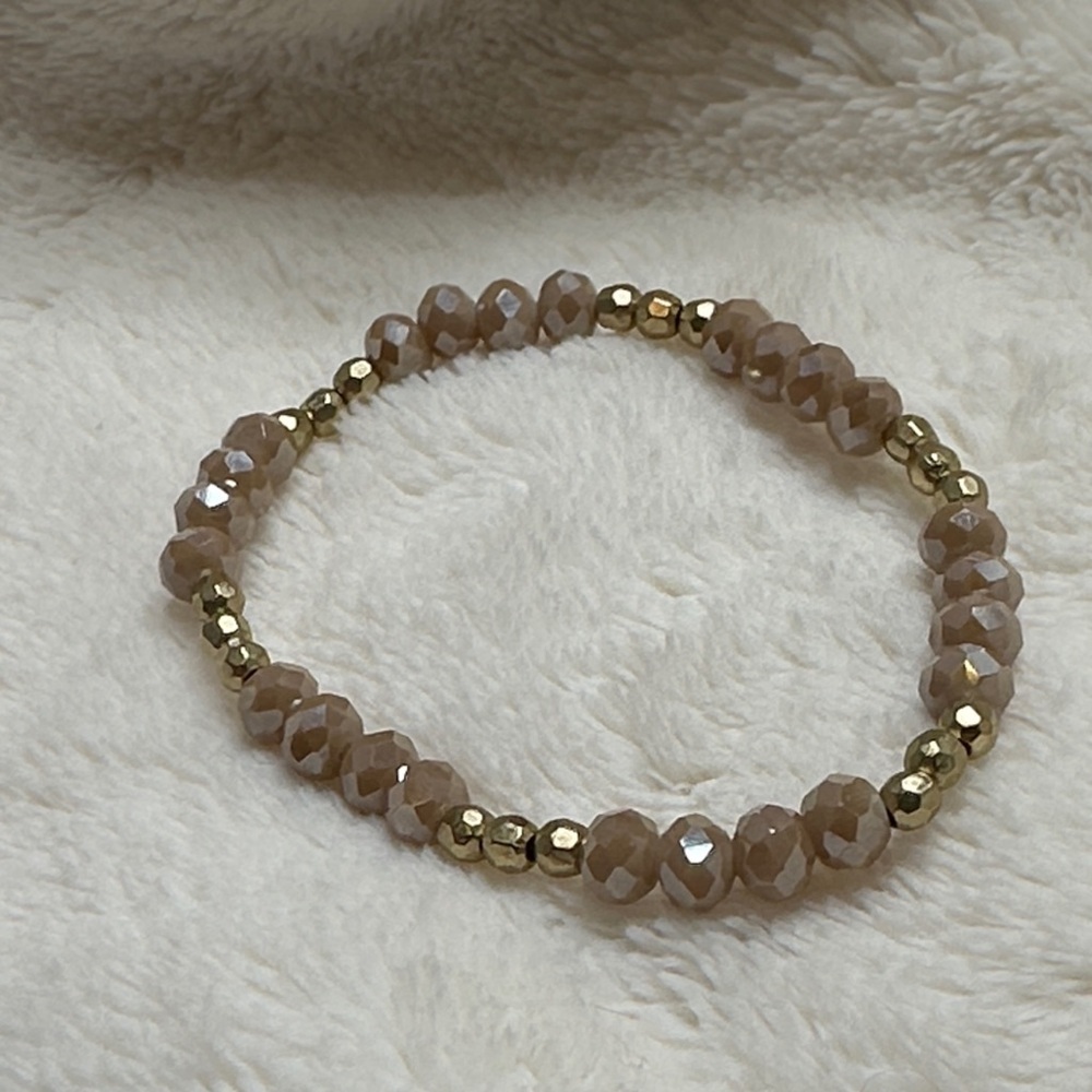 Beaded Bracelets Peachy Gold Mauve Set of 5 with Cross Charms on 2 of them NWOT - Picture 12 of 16